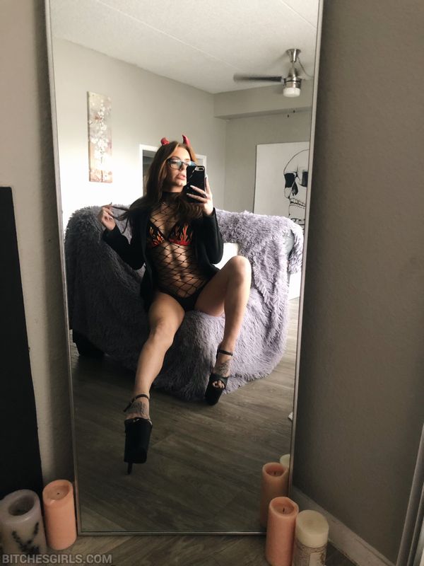 Missbehavin shows pussy Missbehavin shows pussy